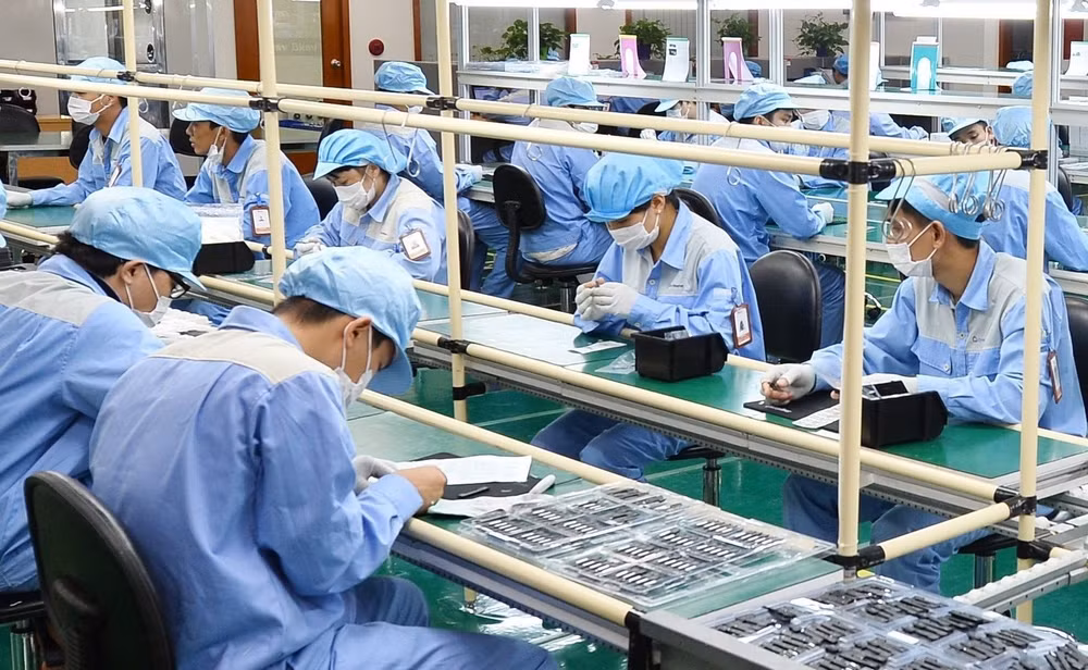Kim ngạch nhập khẩu của Việt Nam tập trung chủ yếu vào các nhóm hàng phục vụ sản xuất như máy vi tính, sản phẩm điện tử và linh kiện (hơn 99,2 tỷ USD); máy móc, thiết bị và phụ tùng (hơn 31,1 tỷ USD).