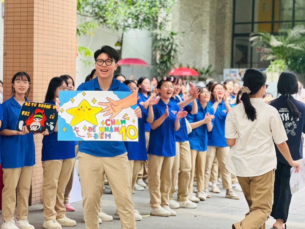 "Hãy tự tin chúng tôi đi cùng bạn"- thông điệp chung của chương trình Tiếp sức mùa thi. Nguồn: Đoàn Thanh niên.