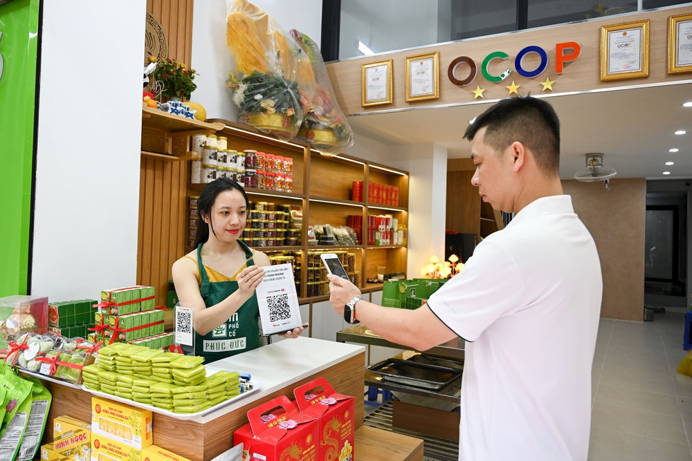 Khi không còn thuế khoán, các hộ kinh doanh buộc phải xuất hóa đơn, lập chứng từ, thực hiện kê khai định kỳ. Ảnh: THẾ ĐẠI