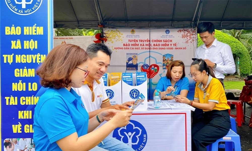 Tuyên truyền, phổ biến sâu rộng, giúp nhiều người hiểu hơn về chính sách bảo hiểm xã hội. (Ảnh THỦY HÀ)