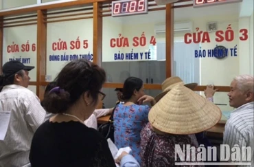 Nhóm đối tượng người cao tuổi đang hưởng trợ cấp tuất hằng tháng sẽ được Nhà nước cấp thẻ bảo hiểm y tế miễn phí. (Ảnh minh họa: ĐỖ THOA)