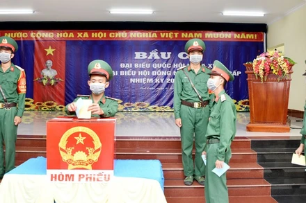 Lực lượng vũ trang trên địa bàn xã đảo Thổ Châu, thành phố Phú Quốc (nay là đặc khu Thổ Châu) bầu đại biểu Quốc hội khóa XV và đại biểu Hội đồng nhân dân các cấp nhiệm kỳ 2021-2026, sáng 21/5/2021. (Ảnh minh họa)