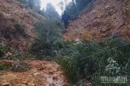 Tuyến đường huyện qua 2 xã Quang Trung và Hồng Phong, huyện Bình Gia, tỉnh Lạng Sơn bị sạt lở do mưa lớn.