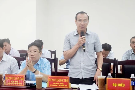 Ông Nguyễn Quốc Thơ, Phó Chi cục trưởng Chi cục Quản lý thị trường tỉnh An Giang phát biểu tại giao ban báo chí định kỳ tháng 11/2025, do tỉnh An Giang tổ chức. 