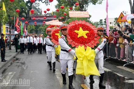 Đoàn cán bộ nguyên lãnh đạo Trung ương, Đảng bộ tỉnh An Giang đến viếng, thắp hương tại Di tích lịch sử văn hóa mộ và đình Nguyễn Trung Trực.