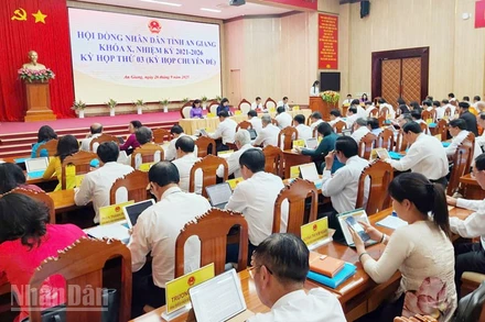 Quang cảnh kỳ họp. 