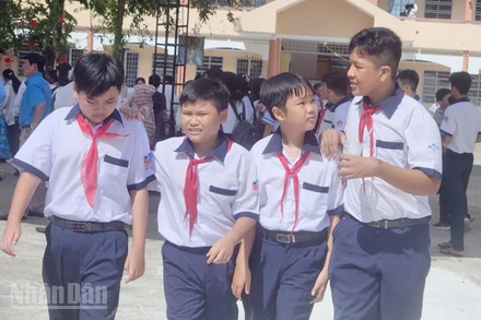 Học sinh Trường Trung học cơ sở Ngô Quyền, phường Rạch Giá, tỉnh An Giang trong ngày khai giảng năm học mới.