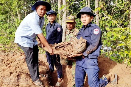 Đội K92 tìm kiếm hài cốt liệt sĩ trên đất bạn Campuchia. (Ảnh: PHƯƠNG VŨ).