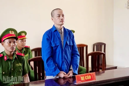 Bị cáo Nguyễn Phú Xuân. (Ảnh: VĂN VŨ)