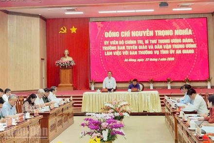 Quang cảnh buổi làm việc.