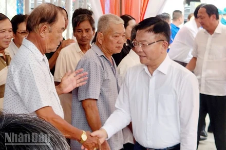 Phó Thủ tướng Chính phủ Lê Thành Long dự Ngày hội đại đoàn kết toàn dân tộc năm 2025 tại khu phố Minh Long, xã Châu Thành, tỉnh An Giang.