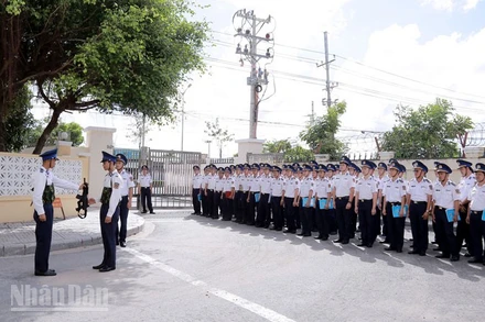 Bộ Tư lệnh Vùng Cảnh sát biển 4 tập huấn đóng quân canh phòng.