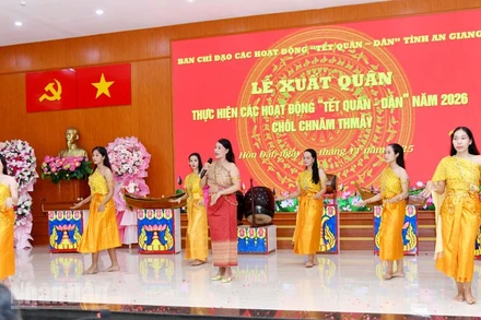 Văn nghệ tại Lễ xuất quân “Tết quân-dân” mừng Chol Chnam Thmay năm 2026. (Ảnh: PHƯƠNG VŨ).