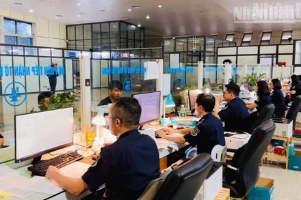 Quầy làm thủ tục Hải quan tại Nhà liên ngành cửa khẩu quốc tế Hữu Nghị, tỉnh Lạng Sơn.