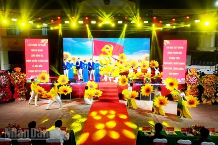 Chương trình văn nghệ tại lễ tổng kết "Tết quân-dân" năm 2026. (Ảnh: PHƯƠNG VŨ)