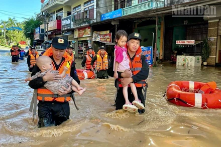 Lực lượng Thanh niên Công an Lạng Sơn tham gia cứu nạn mỗi khi thiên tai xảy ra.