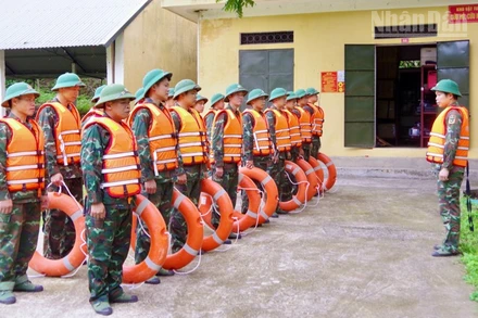 Cán bộ, chiến sĩ Bộ Chỉ huy quân sự tỉnh Lạng Sơn chuẩn bị tham gia phòng chống thiên tai. (Ảnh: DƯƠNG NGUYÊN)