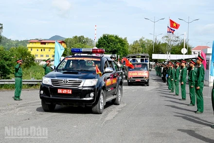 Lễ đón Đội K93 (Bộ Chỉ huy Quân sự tỉnh An Giang) và hồi hương hài cốt liệt sĩ về nước. (Ảnh: PHƯƠNG VŨ)