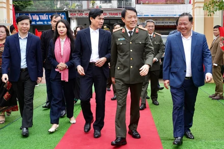 Đồng chí Đại tướng Lương Tam Quang, Ủy viên Bộ Chính trị, Bộ trưởng Công an dự Ngày hội đại đoàn kết toàn dân tộc liên thôn xã Vân Nham, tỉnh Lạng Sơn.