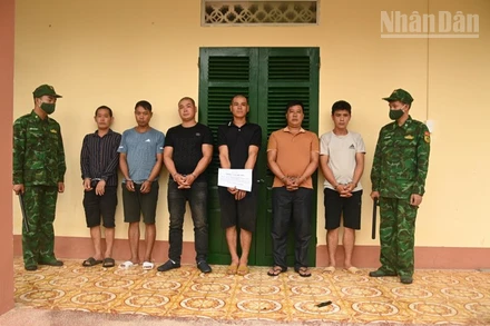 Các đối tượng tổ chức cho người khác nhập cảnh trái phép bị bắt giữ tại đồn Biên phòng Bảo Lâm, tỉnh Lạng Sơn.