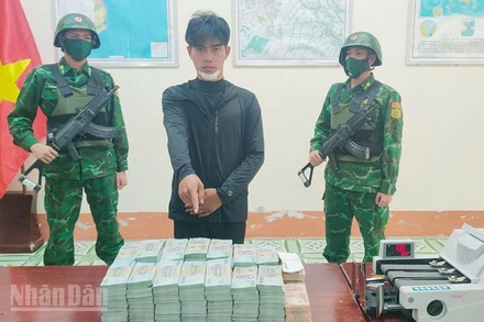 Đối tượng Nguyễn Văn Châu và tang vật.