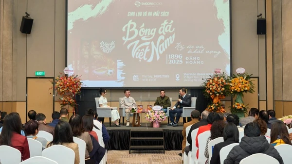 Không khí lễ ra mắt sách.