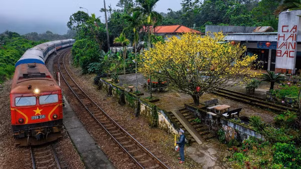 Khung cảnh ga Hải Vân Bắc được chụp bởi anh Trần Ngọc Tiến, một công nhân lái máy Đội máy đẩy đèo Hải Vân.