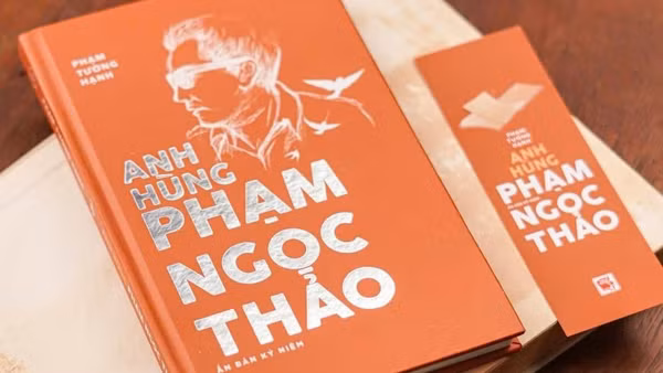 Ấn bản kỷ niệm "Anh hùng Phạm Ngọc Thảo".
