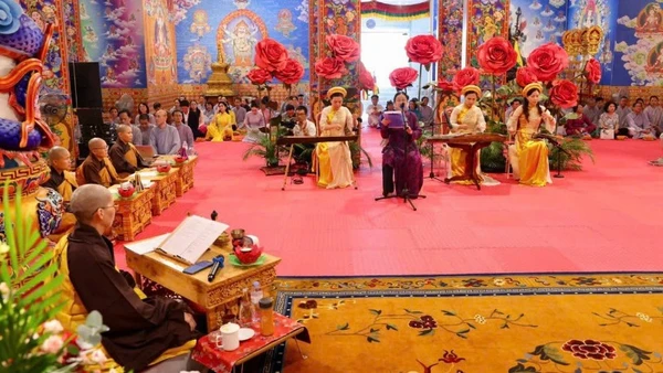 Lễ Vu lan đã vượt giới hạn tôn giáo để trở thành nếp văn hóa thẩm thấu nhân cách sống của mỗi người trong đạo lý hiếu thuận.