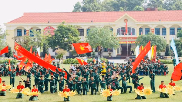 Tiết mục văn nghệ xuất sắc của chiến sĩ mới thể hiện.