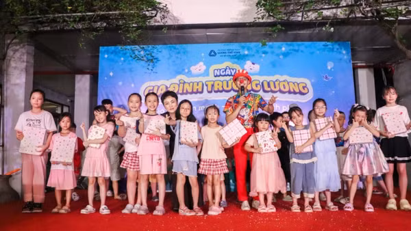 Niềm vui trẻ thơ trong chương trình "Gia đình lớn mạnh - Các con hạnh phúc".
