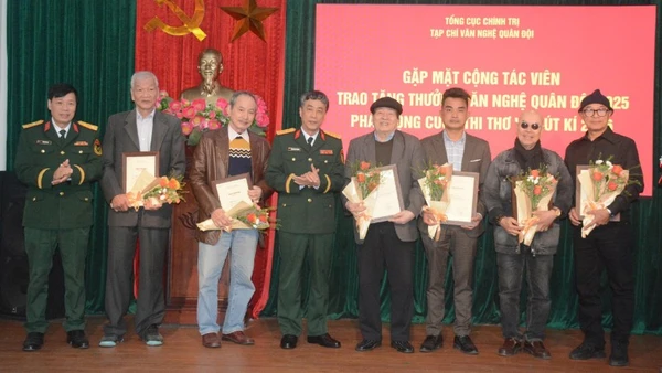 Trao tặng thưởng cho các tác giả đã có đóng góp xuất sắc trong năm 2025.