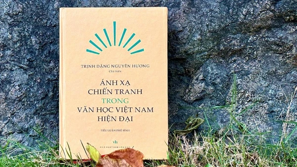 Tập tiểu luận phê bình "Ánh xạ chiến tranh trong văn học Việt Nam hiện đại".