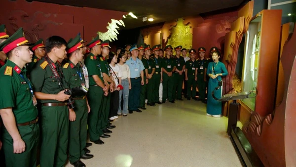 Hình ảnh trong quá trình ghi hình bộ phim tài liệu "Lời thề quyết tử".