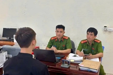 Nam thanh niên được giải cứu khi bị "bắt cóc online". (Ảnh Bộ Công an)