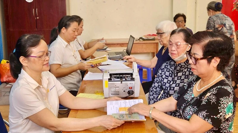 Hà Nội Chi Trả Hơn 8.300 Tỷ Đồng Lương Hưu Dịp Tết 2026, Tỷ Lệ Qua Tài Khoản Đạt 99,55%