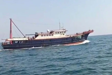 Tàu cá nước ngoài xâm phạm chủ quyền vùng biển Việt Nam sáng 10/1. (Ảnh: Bộ đội Biên phòng cung cấp)