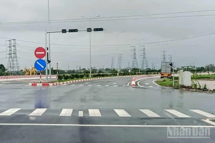 Đơn vị thi công đã xây dựng nút giao có đèn tín hiệu tại khu vực xã Tân Thuận (tỉnh Hưng Yên) theo đề nghị, nguyện vọng của nhân dân.