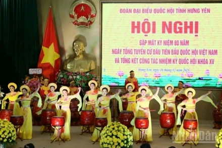 Chương trình nghệ thuật đặc sắc tại Hội nghị gặp mặt kỷ niệm.