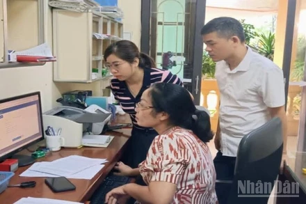 Cán bộ, công chức Sở Xây dựng tỉnh Hưng Yên bắt tay ngay vào hoạt động trong những ngày đầu tháng 7, bảo đảm không gián đoạn công việc.