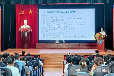 Quang cảnh lễ chào mừng tân học viên sau đại học nhập học năm 2025.