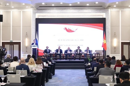 Phó Chủ tịch UBND TP Hà Nội Nguyễn Mạnh Quyền phát biểu tại diễn đàn