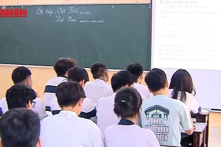 [Video] Từ năm 2027, kỳ thi tốt nghiệp THPT kết hợp hình thức thi trên máy tính và thi trên giấy