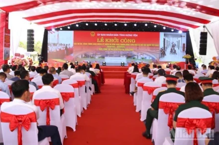 Quang cảnh lễ khởi công.