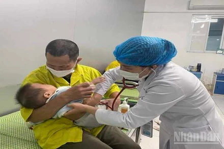 Khám, điều trị bệnh truyền nhiễm tại Bệnh viện Nhi Thái Bình (Hưng Yên).