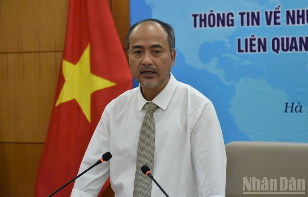 Ông Nguyễn Trung Kiên, Chủ nhiệm Ủy ban Nhà nước về người Việt Nam ở nước ngoài phát biểu tại buổi họp báo. (Ảnh: KHÁNH LAN) ndo_br_anh-kien-2.jpg