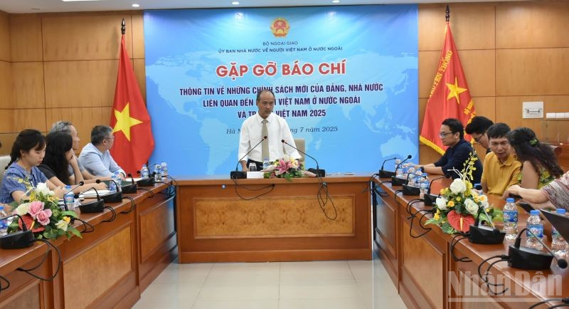 Toàn cảnh buổi gặp gỡ báo chí. (Ảnh: KHÁNH LAN)