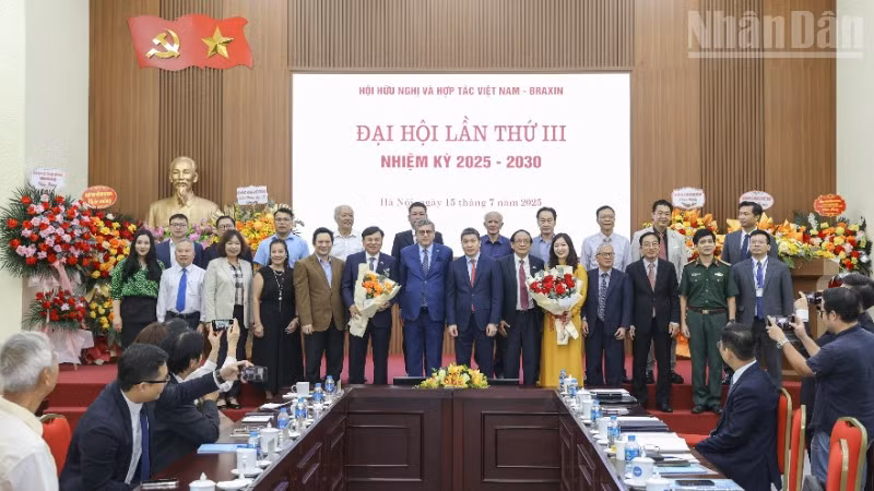 Ban Chấp hành Hội Hữu nghị và hợp tác Việt Nam-Brazil khóa III nhiệm kỳ 2025-2030 ra mắt tại Đại hội. 