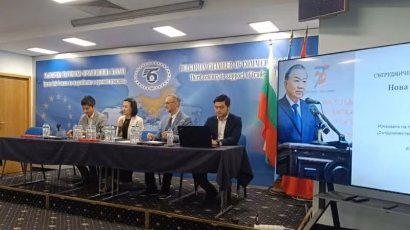 Các đại biểu chủ trì Hội thảo. (Ảnh do Đại sứ quán Việt Nam tại Bulgaria cung cấp)