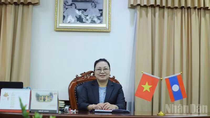 Đại sứ nước Cộng hòa Dân chủ Nhân dân Lào tại Việt Nam Khamphao Ernthavanh. 
